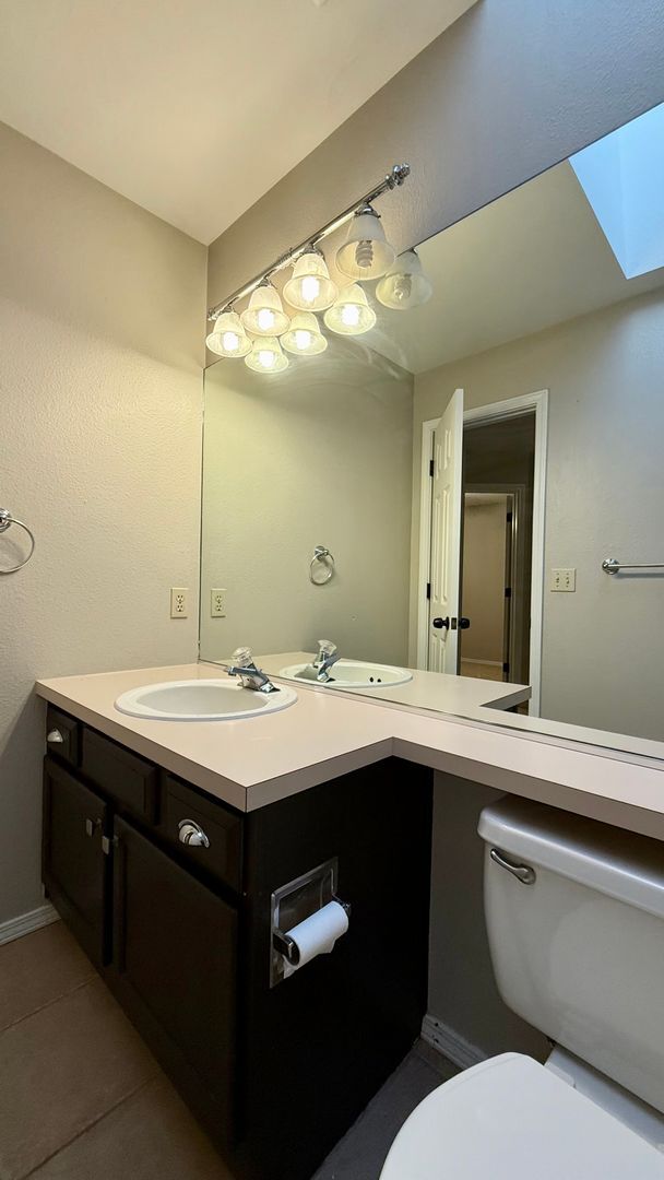 Building Photo - Northwest Colorado Springs Gem Near Trails...