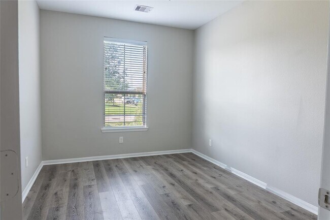 Building Photo - 7708 River Pass Dr