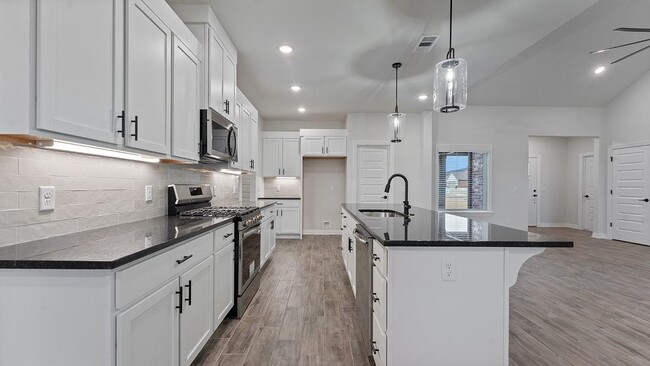 Building Photo - 109 N Panther Ave