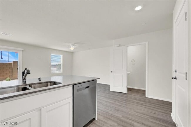 Building Photo - 6065 Amaryllis Fls St