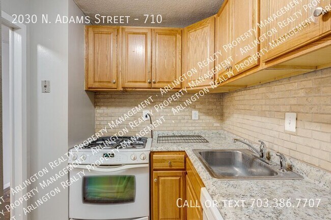 Building Photo - 2030 N Adams St