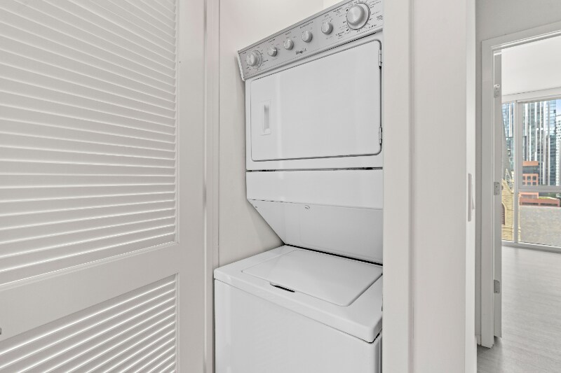 Building Photo - 5 E Huron St