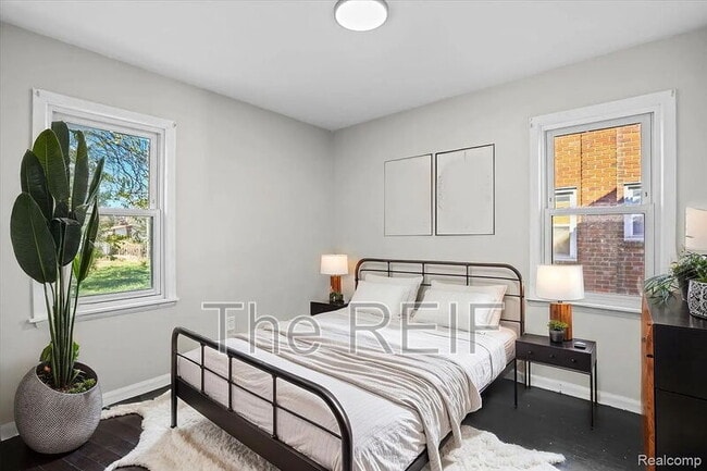 Building Photo - 20045 Greenlawn St