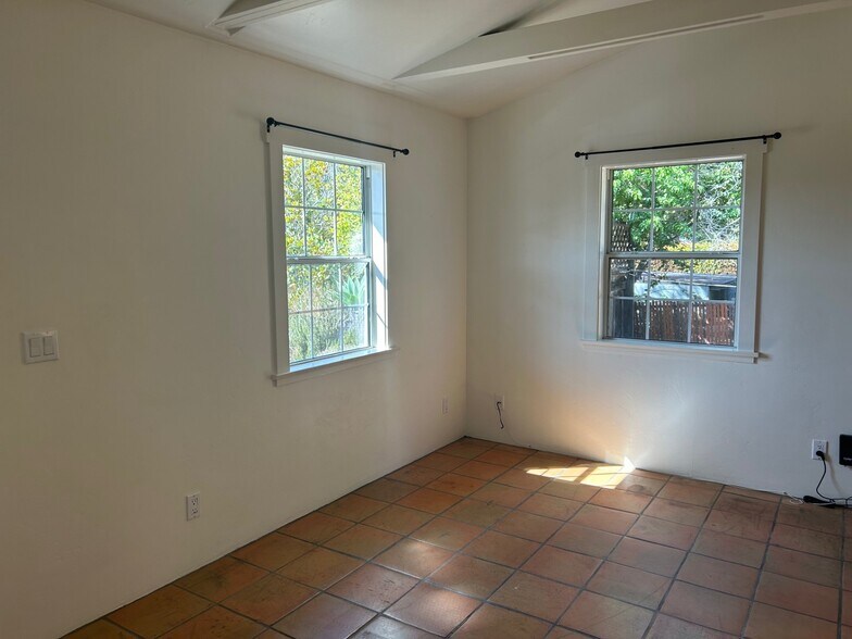 Building Photo - 1218 Blanchard St