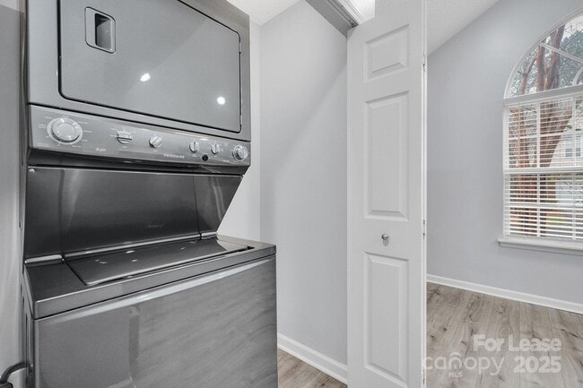 Building Photo - 8041 Christmas Ct