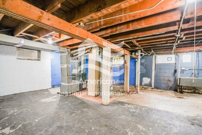 Building Photo - 5920 N 68th St