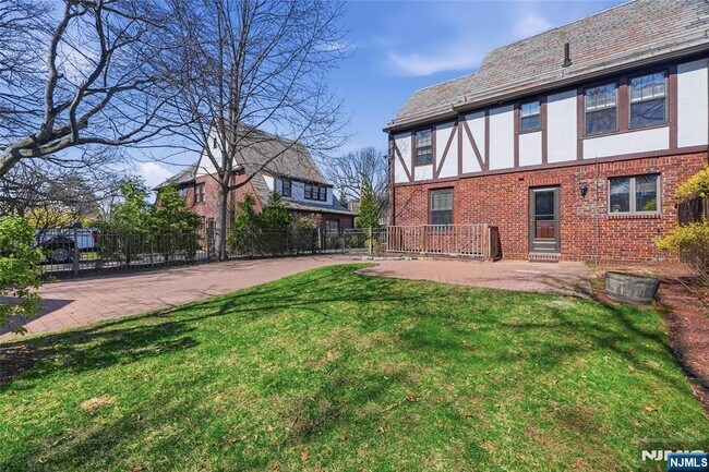 Building Photo - 54 Pomander Walk