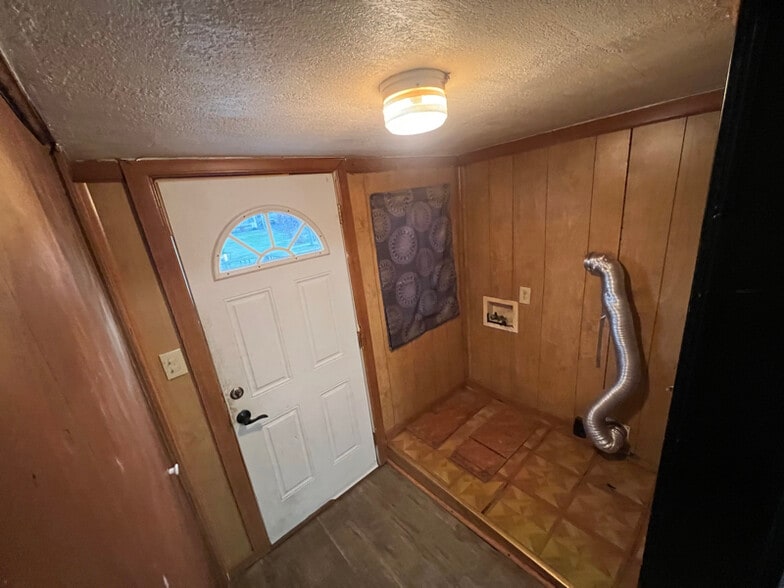 Building Photo - 1136 Moorland Ave