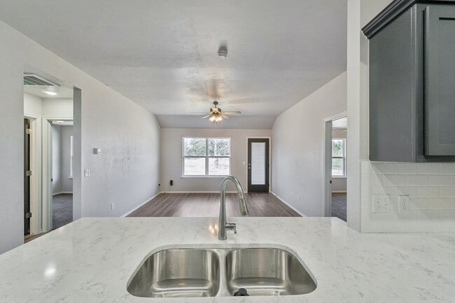 Building Photo - Beautiful 3 Bedroom, 2 Bath Home Close to Choctaw