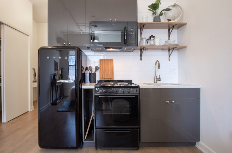 Building Photo - 113 W Chicago Ave