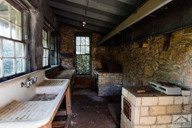 Building Photo - 285 Hampton Ct