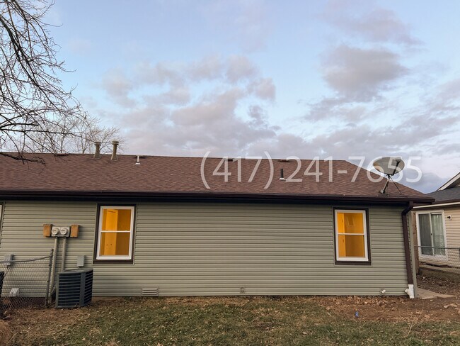 Building Photo - 3016 W Roxbury St