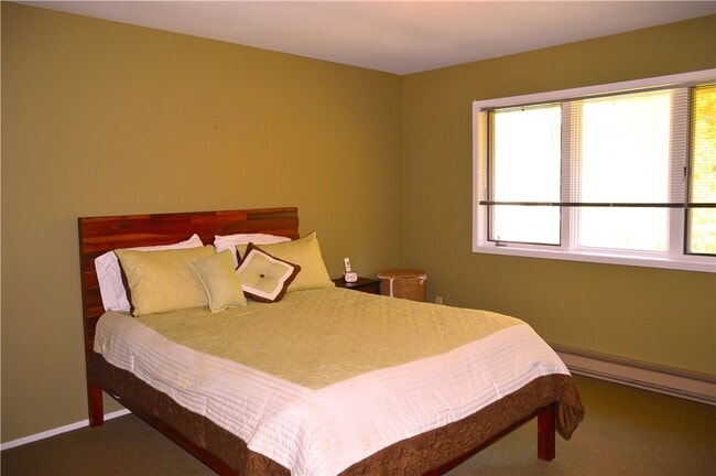 Building Photo - 132 Pines Dr