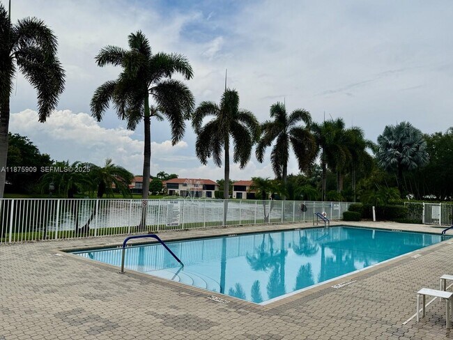 Building Photo - 8658 Vía Reale