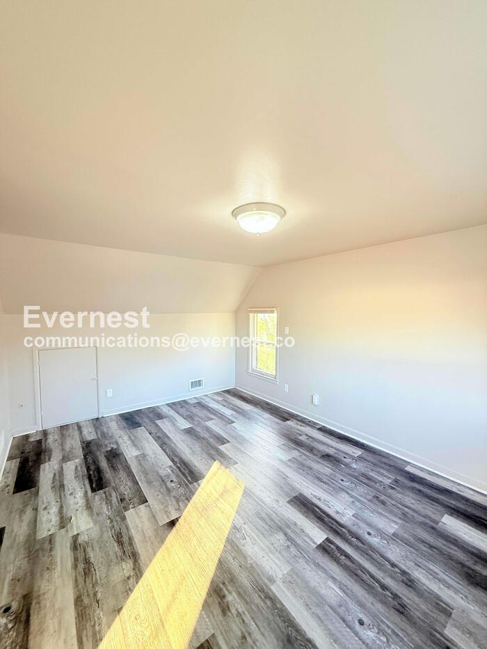 Building Photo - 19148 Hilton Dr