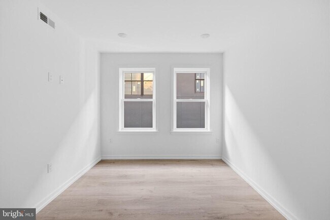 Building Photo - 209 New St