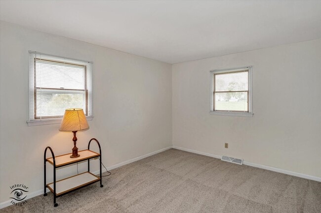 Building Photo - 18 Laurel Ln