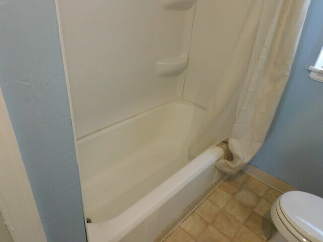 Building Photo - 324 N 8th St