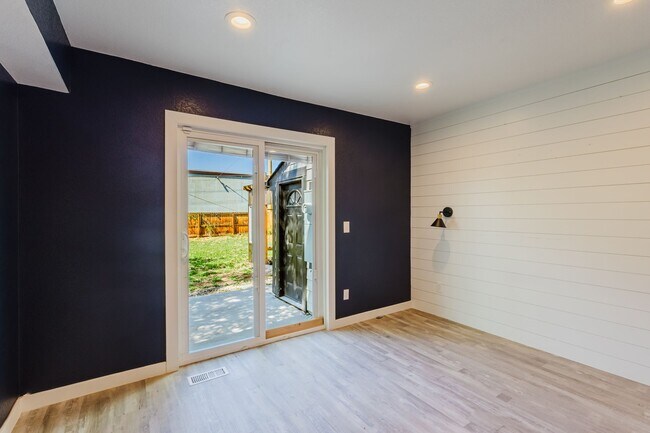 Building Photo - Great updated house in Southeast Denver near Cherry Hills!