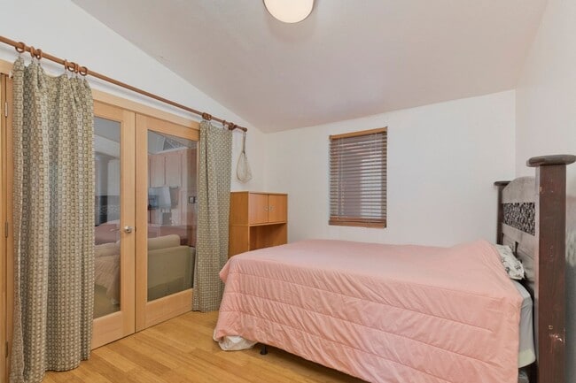 Building Photo - Fully Furnished & Move-In Ready Home – Long-Term Housing Available in Mammoth Lakes