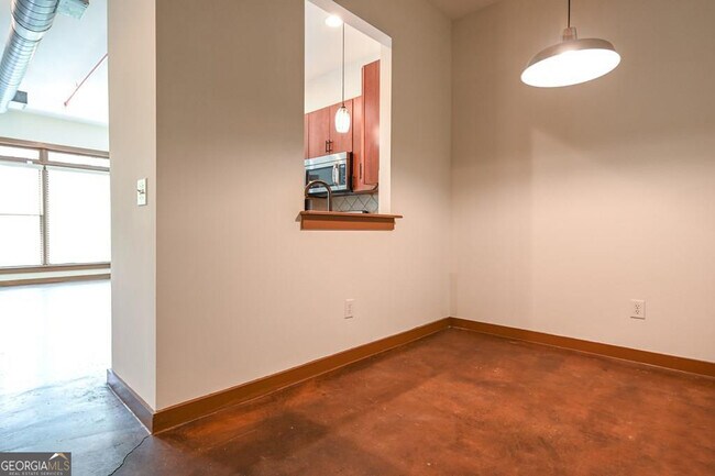 Building Photo - 250 Martha Dr