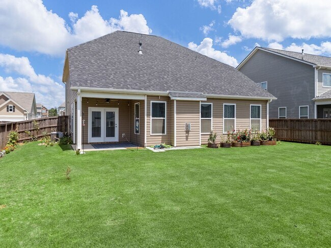 Building Photo - Beautiful 4 BR, 3.5 BA, 2 Car Garage Home ...