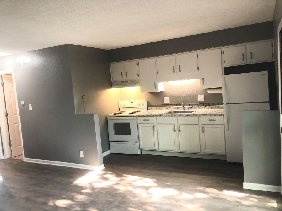 Building Photo - 300 N Thorpe St