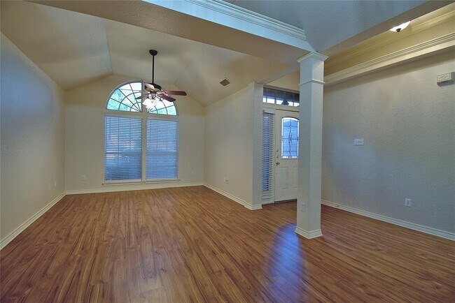 Building Photo - 101 Pecan Vista Ln