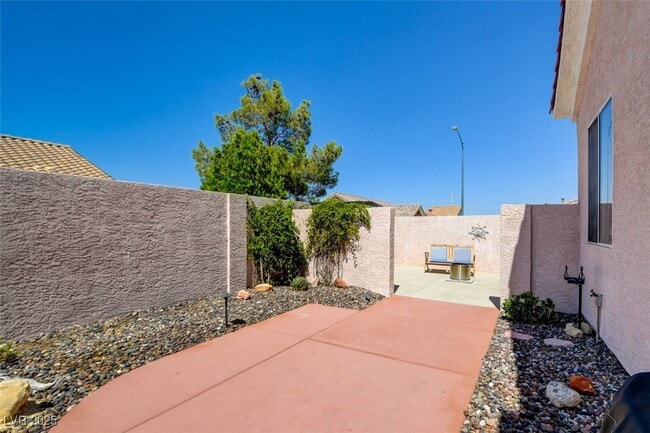 Building Photo - 8528 Crest Hill