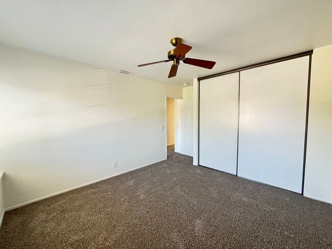 Building Photo - Spacious 3 bedroom, 2.5 bath duplex with private backyard for rent