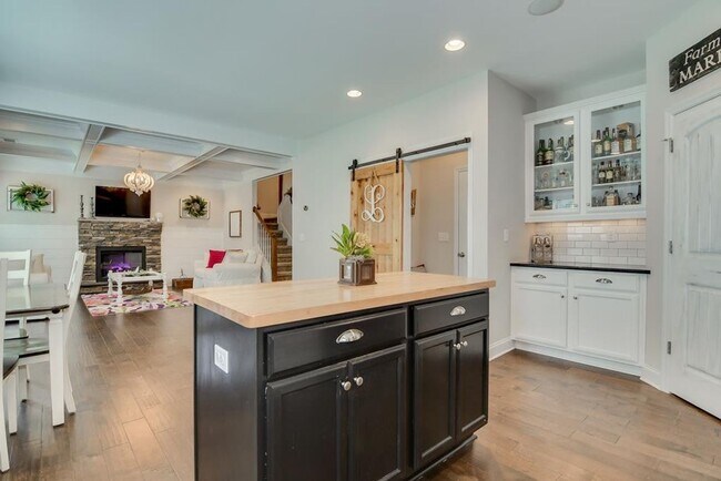 Building Photo - 1554 Driftwood Ln