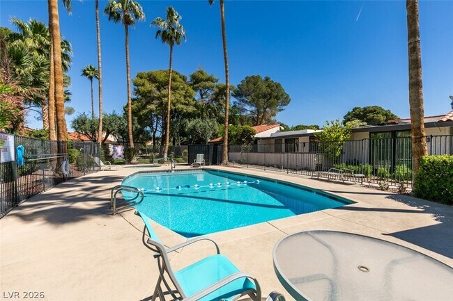 Building Photo - 3452 Pino Cir