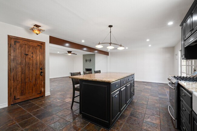 Building Photo - **724 E Cypress Ave Glendora** 4 bedroom 2 bath !!2 weeks free OAC!!