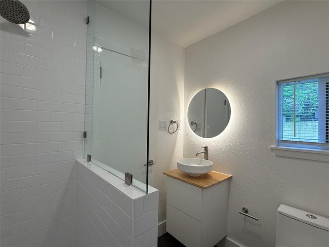 Building Photo - 6712 Bryn Mawr Dr