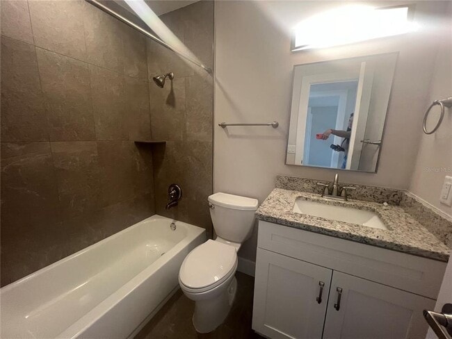 Building Photo - 322 Lasayette Dr NE