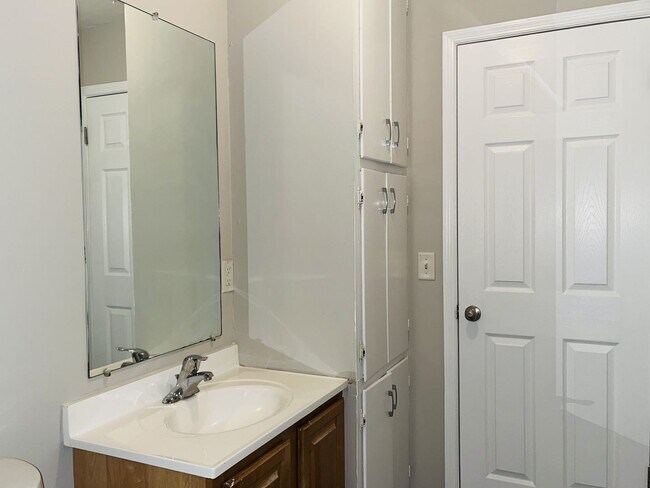 Building Photo - 605 Wilburn Ave