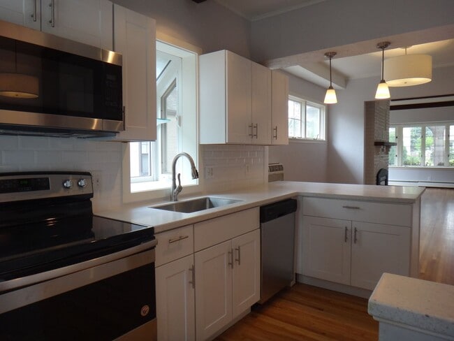 Building Photo - 3br/2ba Linden Hills Charmer - Great Location, Professional Management!