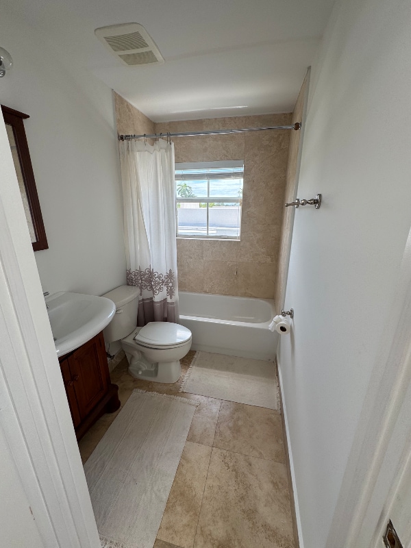 Building Photo - 2515 NE 18th St