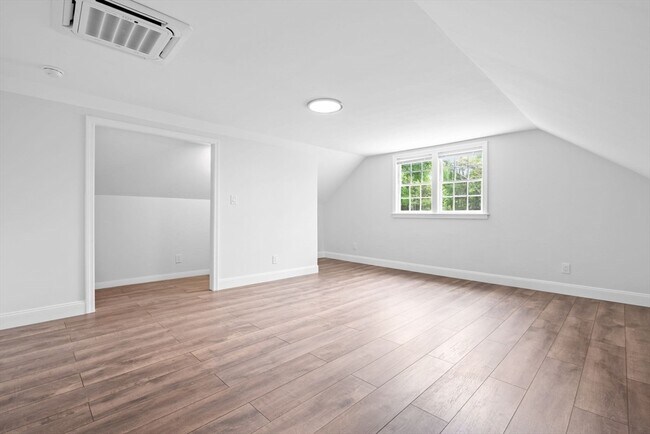 Building Photo - 125 Beacon St