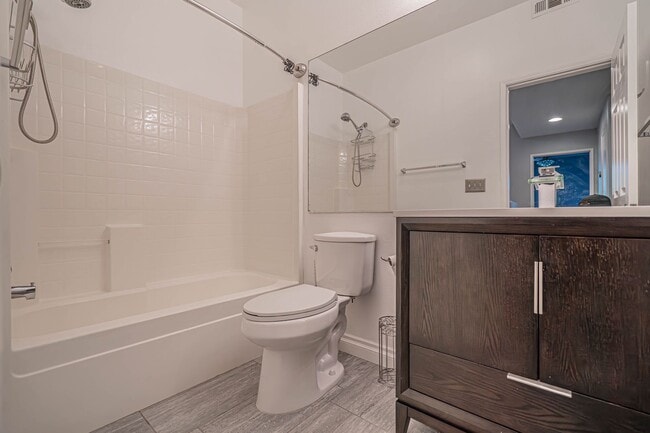 Building Photo - COMING SOON! Village Walk 2 Bedroom for Re...