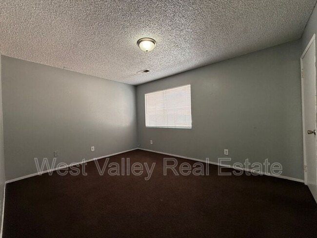 Building Photo - 203 W Ash St