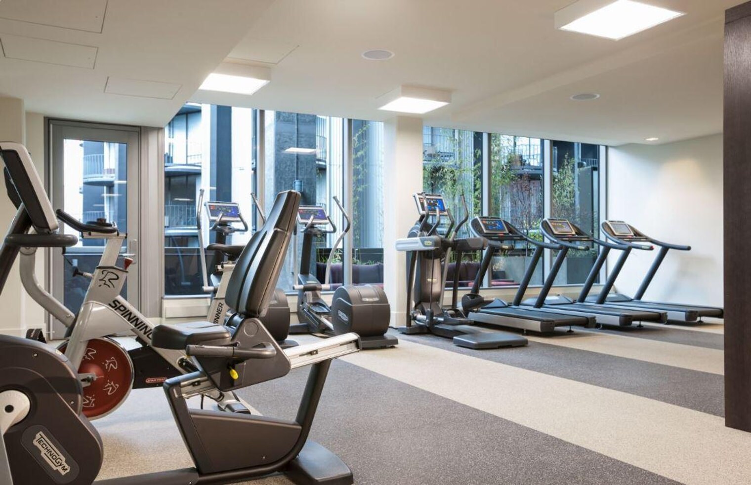 Building Photo - 1525 9th Ave