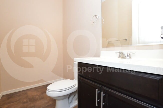 Building Photo - 1522 E Hummingbird Way