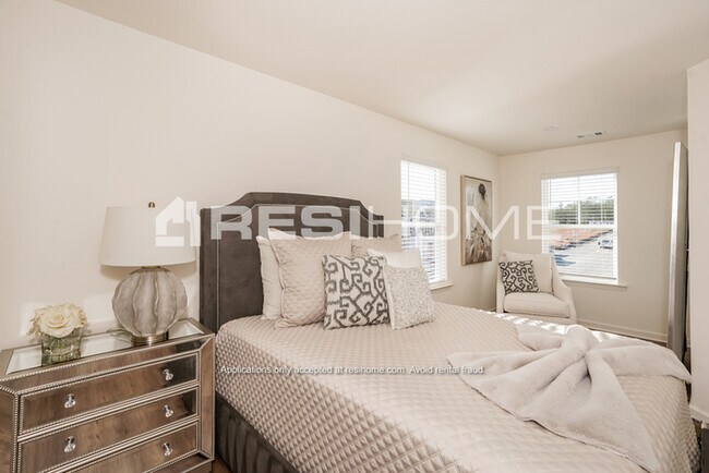 Building Photo - 303 Haystack Dr