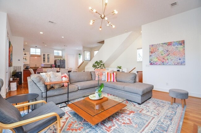 Building Photo - 1116 Columbus St