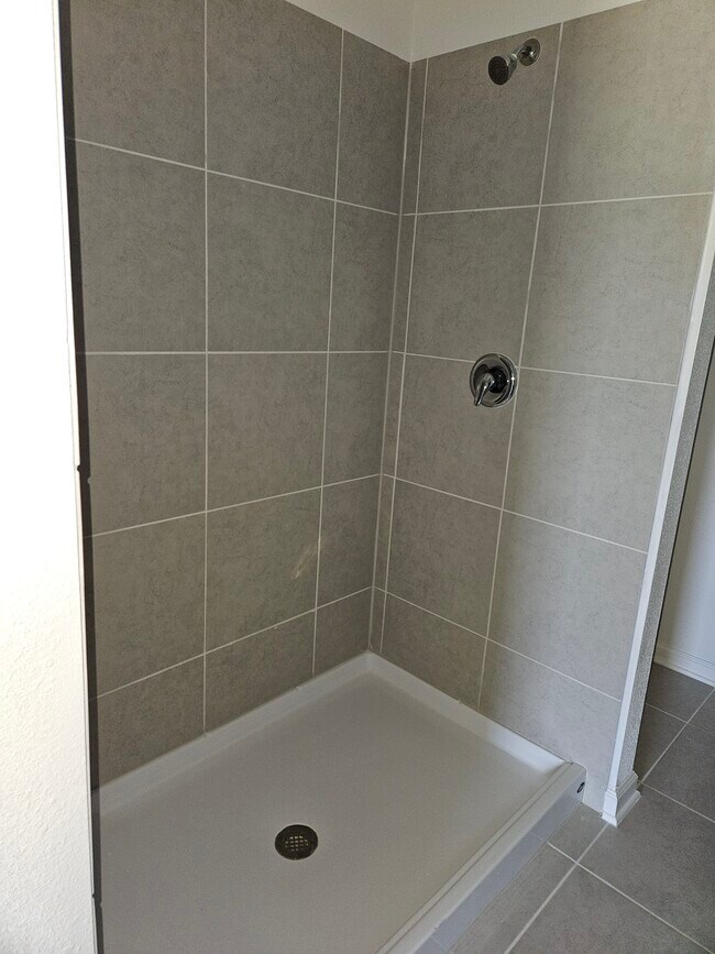 Private bathroom 1 - 2414 McKinley Dr