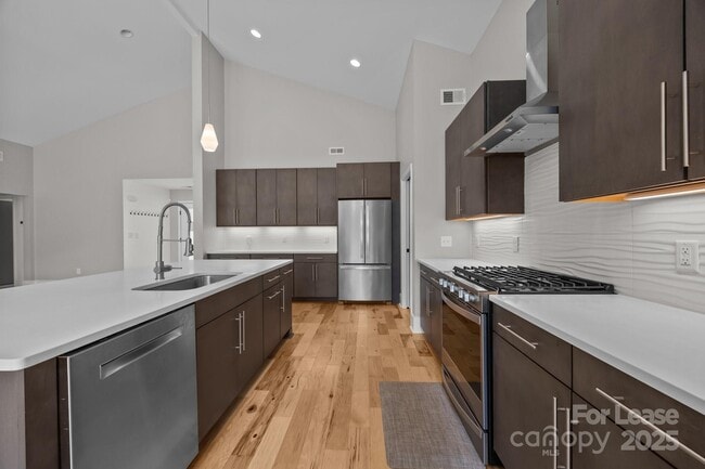 Building Photo - 1207 Lakedell Dr