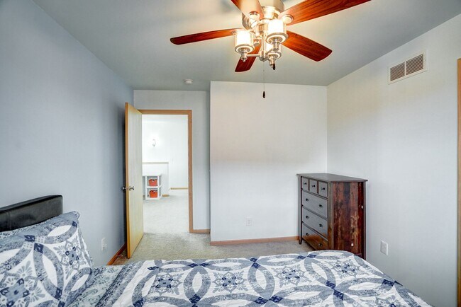 Building Photo - 818 Redan Dr
