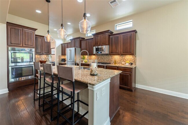 Building Photo - 407 Indianwood Dr