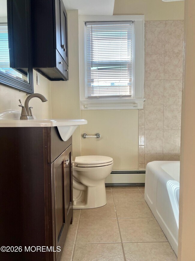 Building Photo - 246 7th Ave